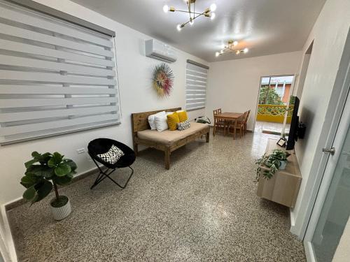 Urban Oasis in San Juan with water back up - image 9