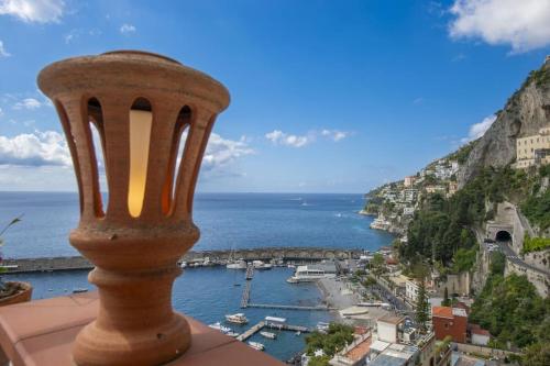 Matisse Amalfi - Tap to explore photos
