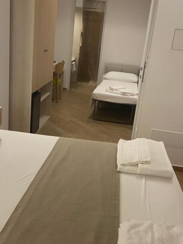 Standard Triple Room image 4