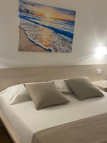 Standard Triple Room image 2