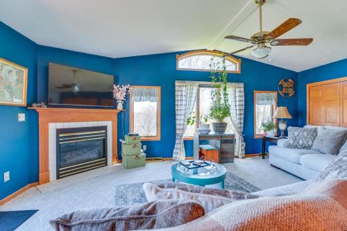Prairie du Chien Home with Yard 3 Mi to River! in Prairie du Chien, USA