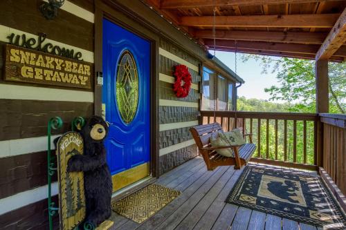 Sneaky Bear Getaway Hot Tub WIFI 560 FREE tickets each paid day!!! - image 8