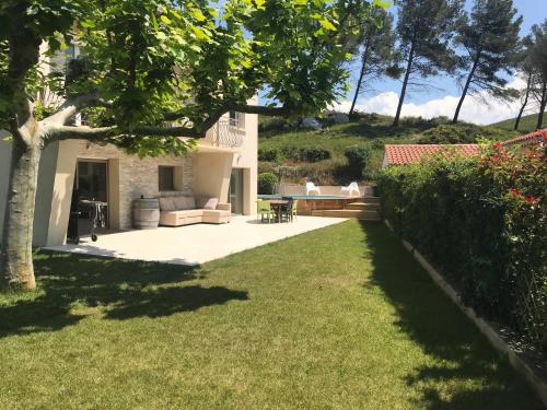 Villa au calme avec Piscine & jardin a proximité des plages et centre ville - Location, gîte - Carry-le-Rouet