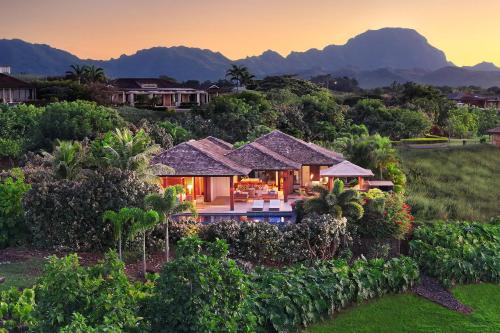 外部景觀, Brand New Custom Bali Inspired Home in Kainani in 可洛亞
