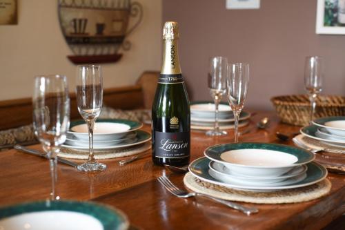 Air Maison - Stunning House in Clanfield Family and Remote Workers Friendly in 克蘭菲爾德