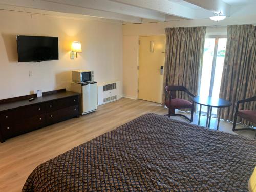 Tollway Inn Beloit - image 10