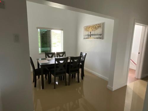 Tropical Villa at Lakeside View in Runaway Bay