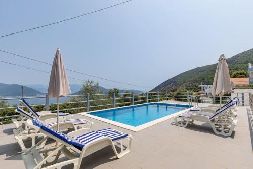 A környék,  négyzetméteres, 3 hálószobás Villa 2 fürdőszobával Zvinje területén (Villa Sofia, Zvinje, Sutorina, Herceg Novi) in Zvinje