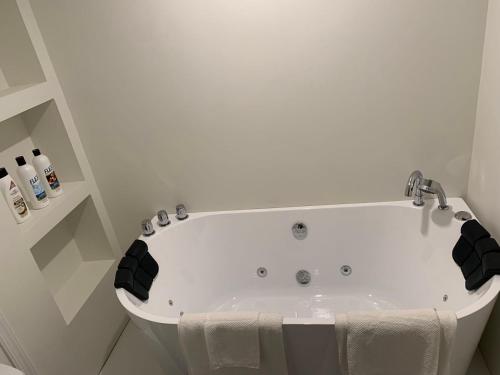 School Village Walk-in shower and jetted tub