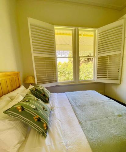 Camberwell's Lyrical Vintage Abode