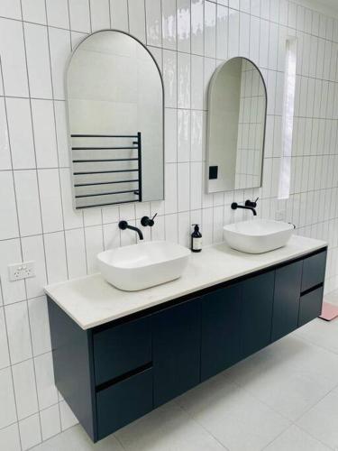 Camberwell's Lyrical Vintage Abode