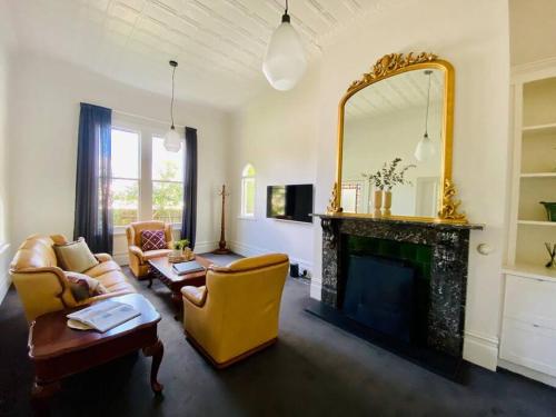 Camberwell's Lyrical Vintage Abode in Camberwell