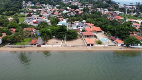 Casa na praia em frente ao mar in 里貝朗達伊利亞