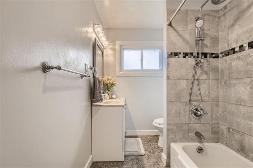 Newly Furnished & Updated • 15 min to Denver in Northglenn, USA