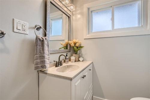 Newly Furnished & Updated • 15 min to Denver in Northglenn, USA