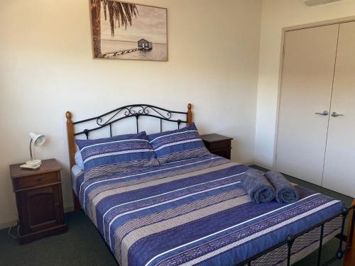 Ningaloo Breeze Villa 3 - 3 Bedroom Fully Self-Contained Holiday Accommodation