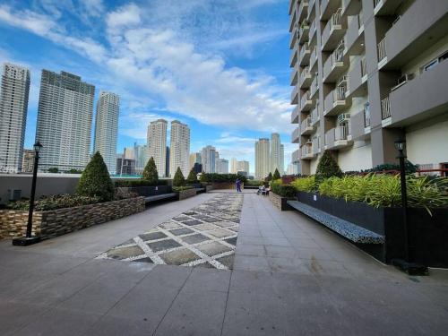 1BR-corner unit at Laureano di Trevi Makati, Metro Manila