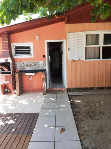 Pé na areia, casa na praia de frente para o mar (Pe na areia, casa na praia de frente para o mar) in 里貝朗達伊利亞