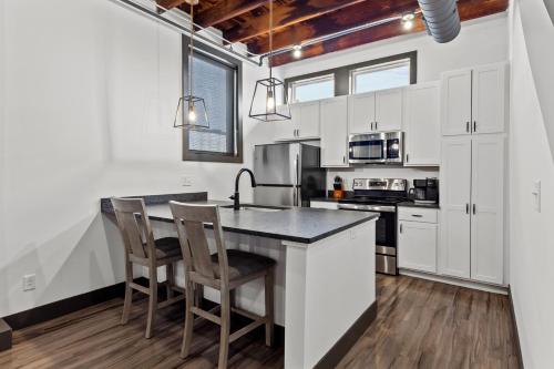 Riverfront Loft-Private Roof Deck-Parking-P204 in Saint Louis, USA