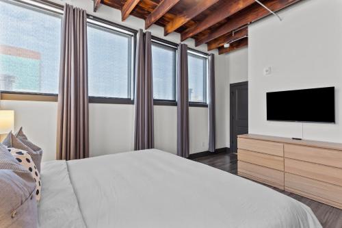 Riverfront Loft-Private Roof Deck-Parking-P204 in Saint Louis, USA