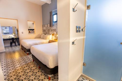 2 double beds