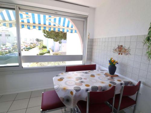 Studio room in Studio cabine climatise proche plage avec parking prive piscines et jardins d'enfants - FR-1-307-258