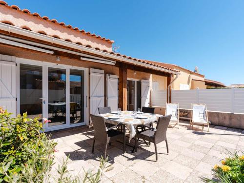 Pavillon climatisé avec piscine, terrasse, parking, et Wi-Fi à Gruissan - FR-1-409-265
