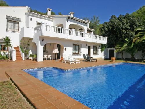 Villa Classique à Moraira avec Piscine Privée, Proche Plage, Capacité 10 Pers