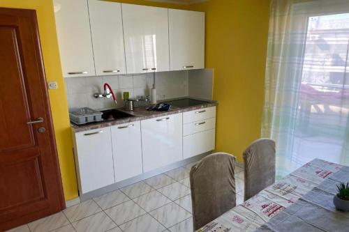 Apartmani Dari - near the beach