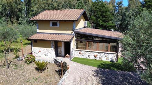  The Home Family sul Lago, Ferienwohnung in Piana degli Albanesi