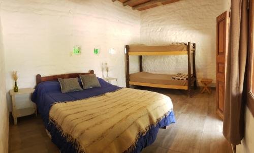 1 double bed, 1 bunk bed