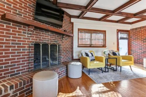 Charming renovated 4B Ranch in Mableton, USA