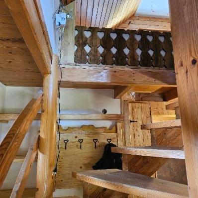 Wooden Cottage - image 11