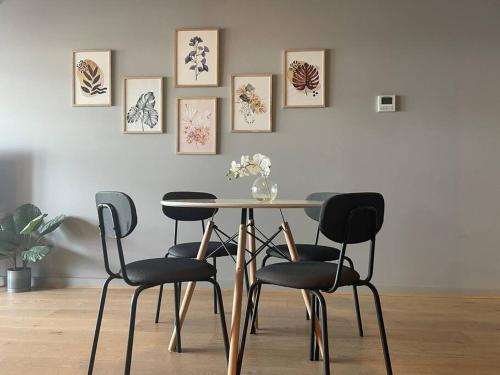 Foreshore apt -sleeps 4 -free parking -WI-FI - Canberra