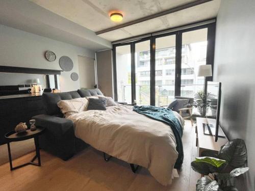 Foreshore apt -sleeps 4 -free parking -WI-FI in كنجستون