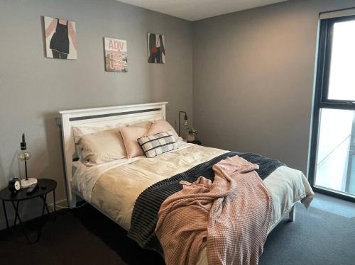 Foreshore apt -sleeps 4 -free parking -WI-FI in كنجستون