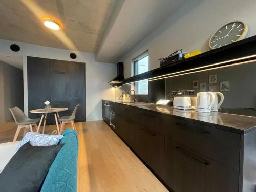 Foreshore apt -sleeps 4 -free parking -WI-FI in كنجستون