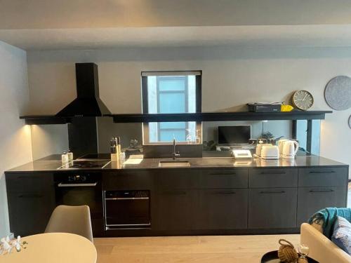Foreshore apt -sleeps 4 -free parking -WI-FI in كنجستون