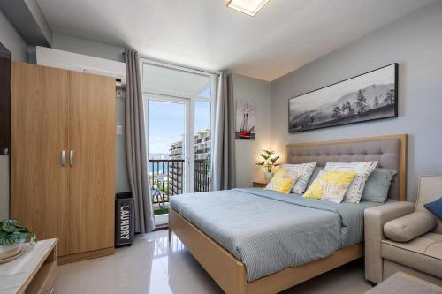 Azure Haven - Near Airport - Hot Shower - Cozy with Balcony 16th Flr unit 1623 bldg 102