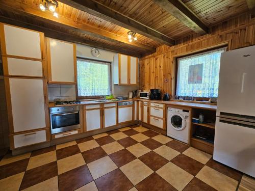 Ferienhaus "BASTEK1" am See mit Kamin & JACUZZI - Domek Letniskowy BASTEK in Krživonoga