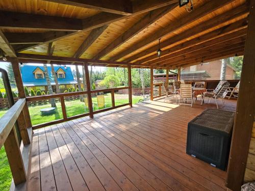 Balkons/terase, Ferienhaus "BASTEK1" am See mit Kamin & JACUZZI - Domek Letniskowy BASTEK in Krživonoga