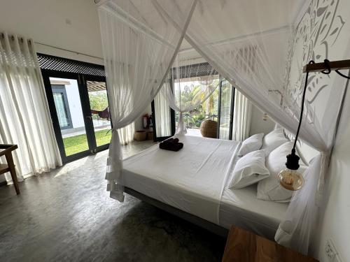 Standard Double Room image 6