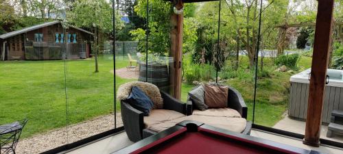 Ecolodge prive sauna, prachtige tuin, jacuzzi en warm zwembad