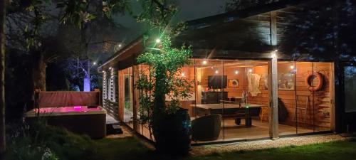 Ecolodge prive sauna, prachtige tuin, jacuzzi en warm zwembad