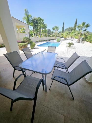 Modern 3 bedroom villa, pool and close to golf course in 庫克利亞市中心