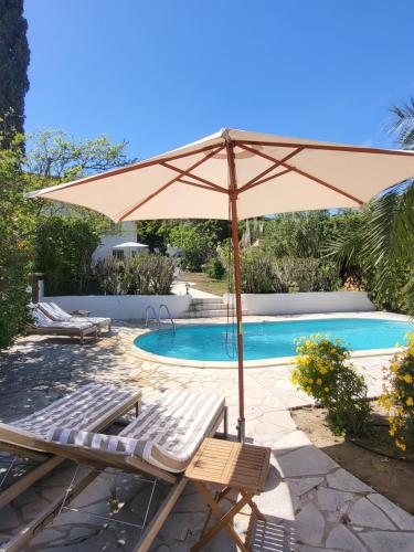 Maison Fruitier with pool at 15m from the Beach