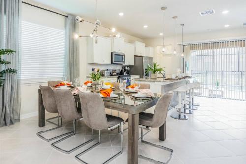 Last Minute Disney Getaway! Private Pool, Hot Tub & Games Room. Book Now! #29212 in Davenport, USA