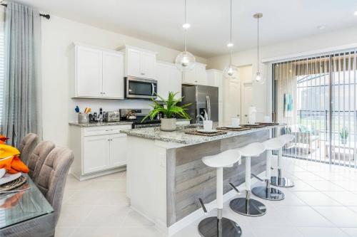 Last Minute Disney Getaway! Private Pool, Hot Tub & Games Room. Book Now! #29212 in Davenport, USA