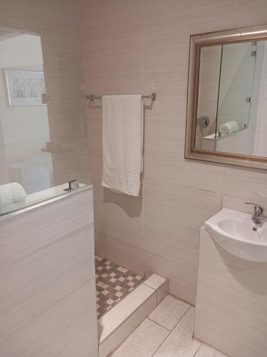 Villa Via Hotel Midrand - image 3