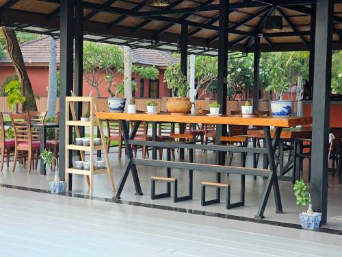 Restaurant, Baan Me Suk Spa & Resort in Bor Fai